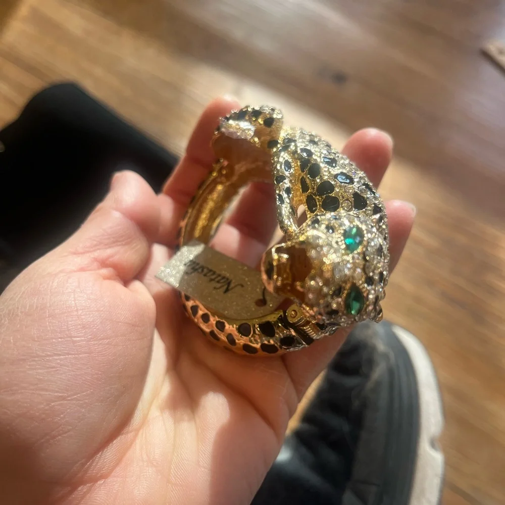 NWT Natasha Leopard Goldtone Bracelet Clamper - Heavy! - Picture 7 of 12